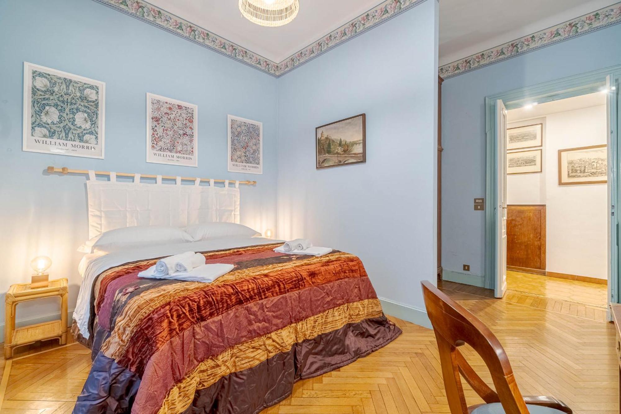 Apartment Old Fashion With Balcony Turin